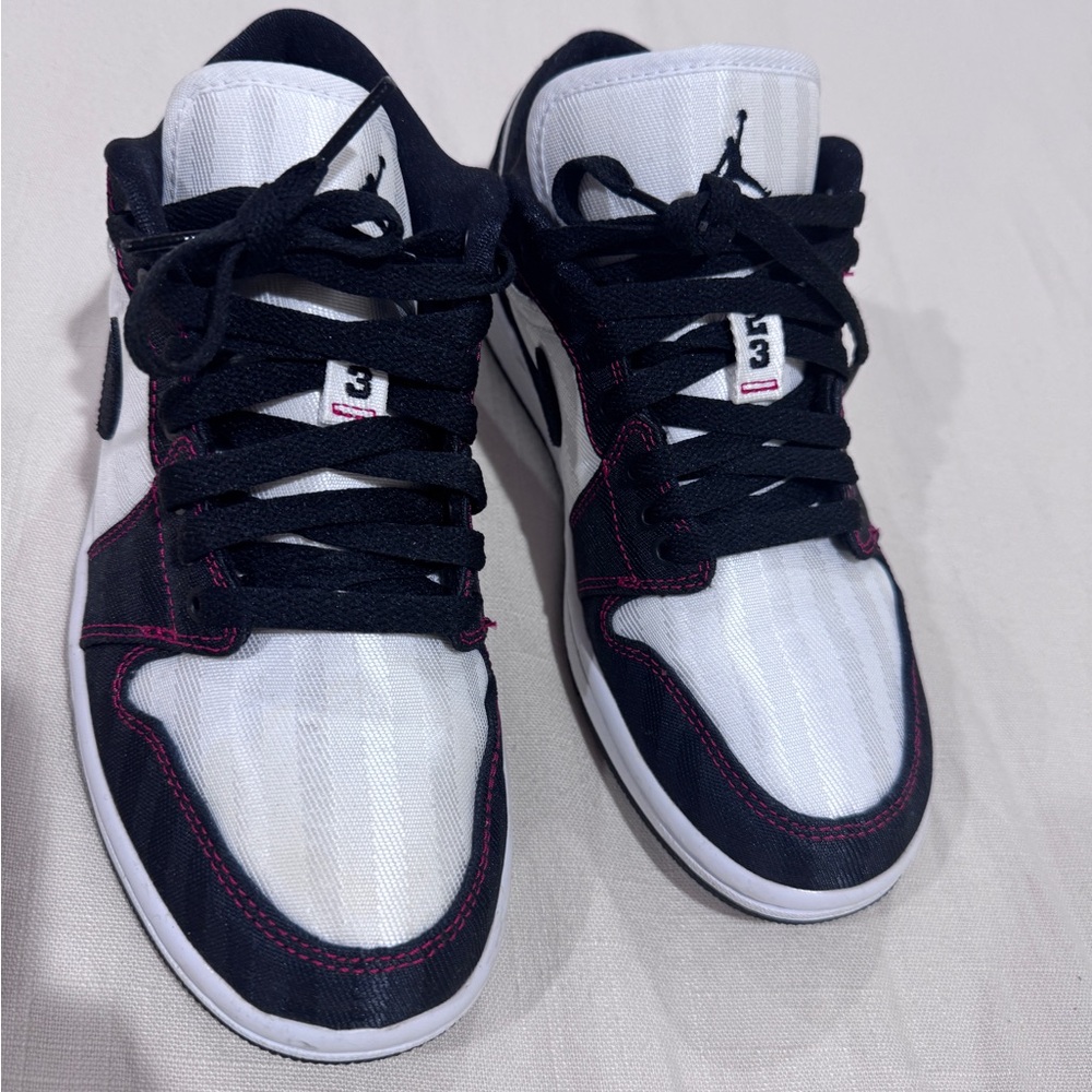Wmns Air Jordan 1 Low SE Utility 'White Black Red - Picture 5 of 8